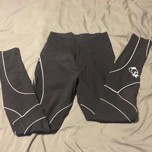 BootyQueen Vixen legging with white piping